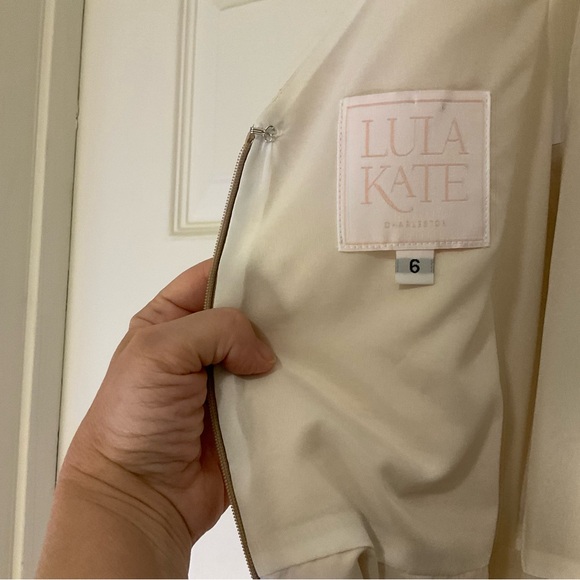 Elegant Cream Sleeveless Dress - Picture 3 of 12